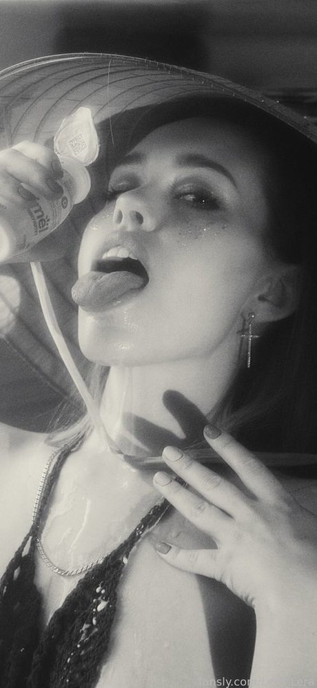 Lera Lera 裸のモデル ギャラリー