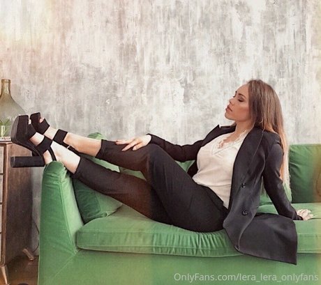 18歳のオンリーファンズ セクシーヌード 画像