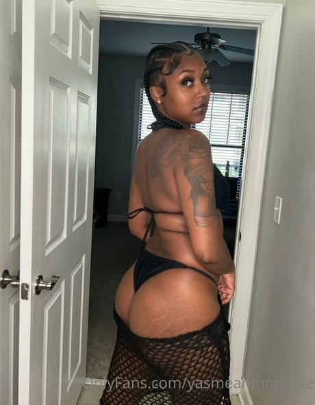 Yassssssss アダルトモデル 写真