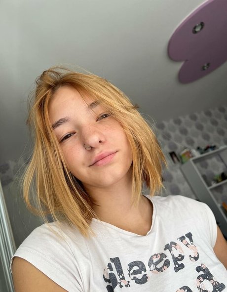 Sonya Solanski 高品質モデル 画像