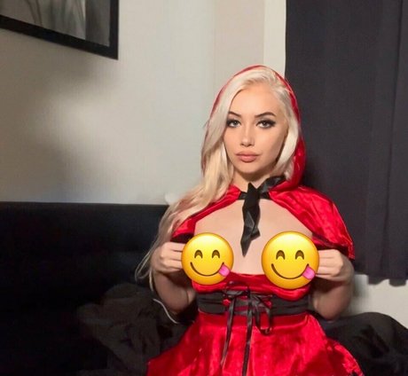 巨大な天然おっぱいオンリーファンズ ホット裸 画像