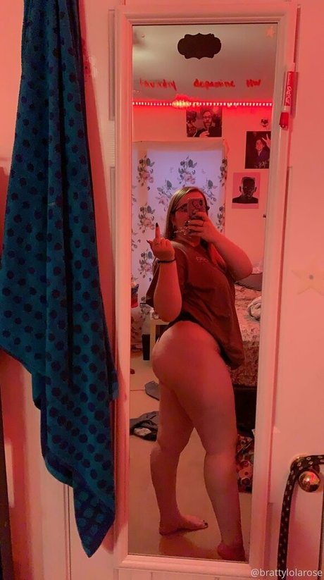 brattylolarose09 ポルノスター 素敵 写真