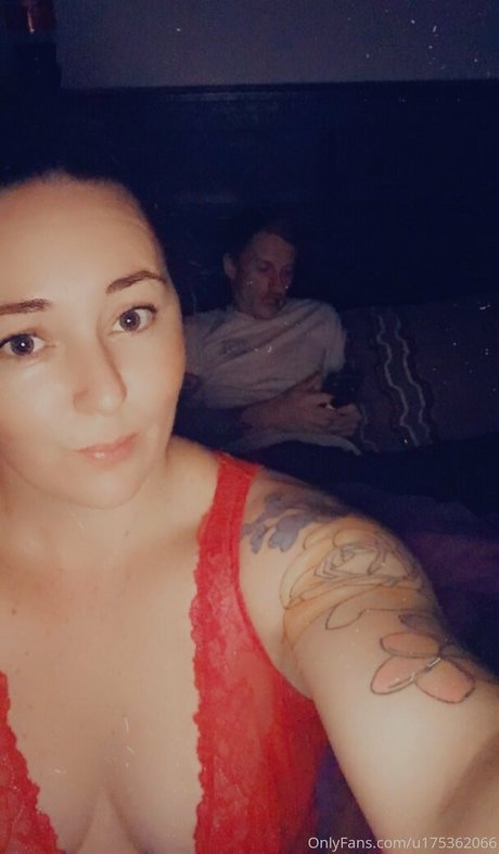 ashleighbitch ポルノモデル 画像