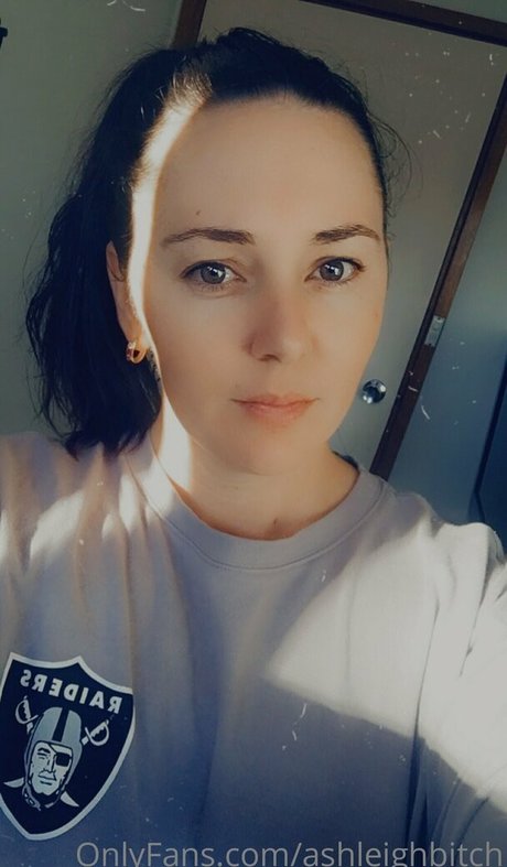 ashleighbitch トップポルノスター アーカイブ