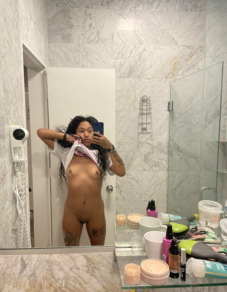 lulhalo ポルノスター アダルト 画像