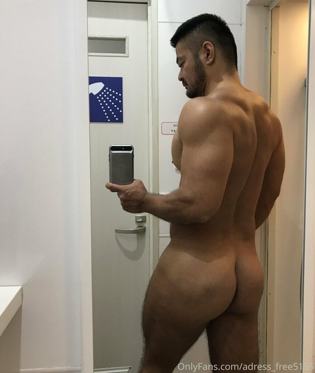 曲線美のラテン系オンリーファンズ 無料裸 写真