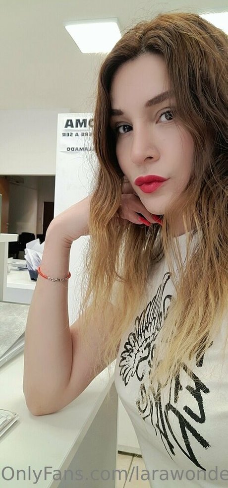 larawonder 美しいモデル アーカイブ