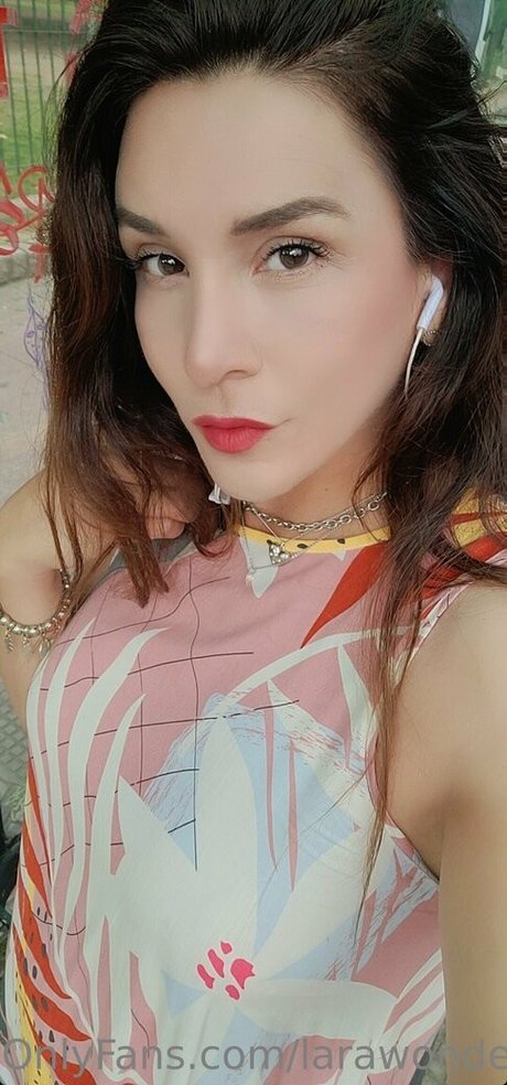 larawonder トップ女優 写真