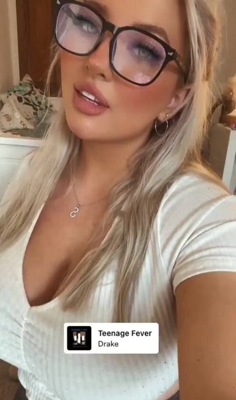 ブルネットの猫OnlyFans 無料ヌード 画像