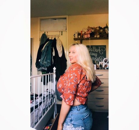 ティーンフェラチオオンリーファンズ セクシー裸 写真