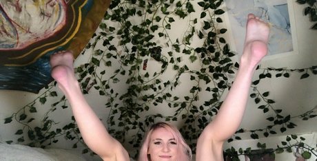 女性の筋肉オンリーファンズ セクシーヌード 画像