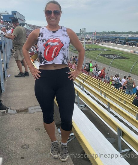 secretpineapplebabe 素敵なポルノスター 写真