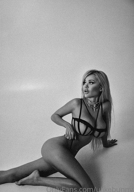 ursakura 女優 写真