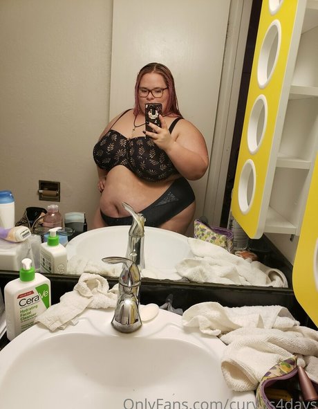 curv3s4days エロティックなスター 画像