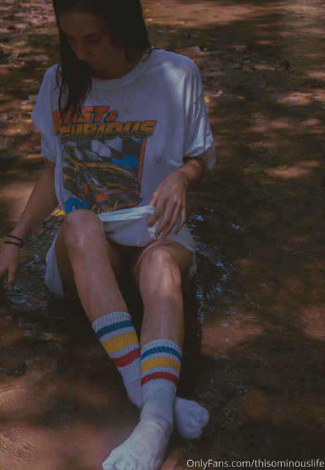 巨大な天然おっぱいオンリーファンズ 美しいヌード 写真