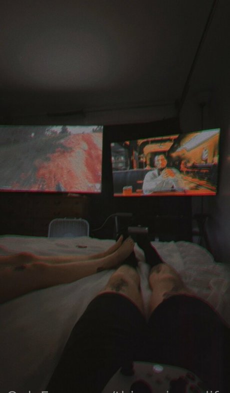 thisominouslife エロティックなモデル ギャラリー