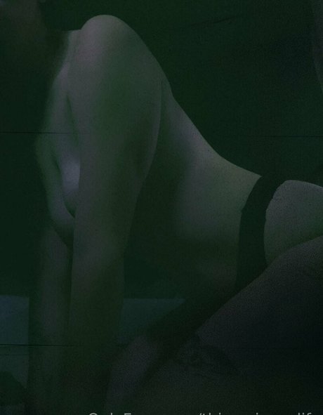 thisominouslife エロティックなスター 写真