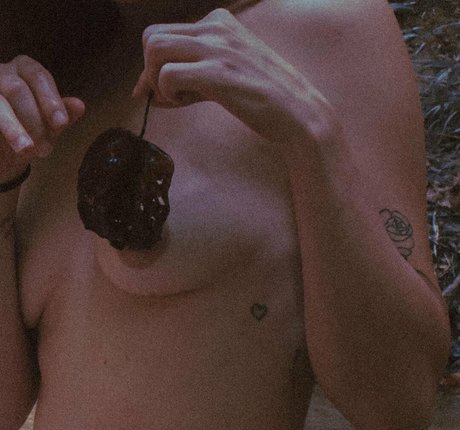 thisominouslife ポルノスター 無料 画像