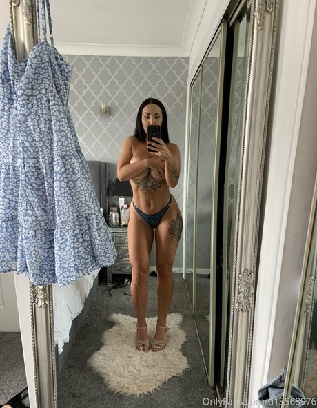 大きな乳首オンリーファンズ 無料アダルト 画像