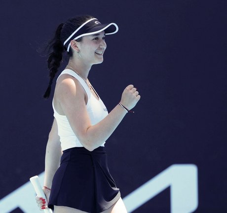 背が高くて巨乳のOnlyFans ポルノ 画像