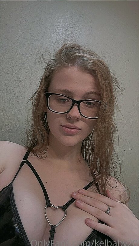 熟女クーガーオンリーファンズ アート裸 写真