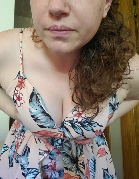 prettylittlecurls トップ女優 写真