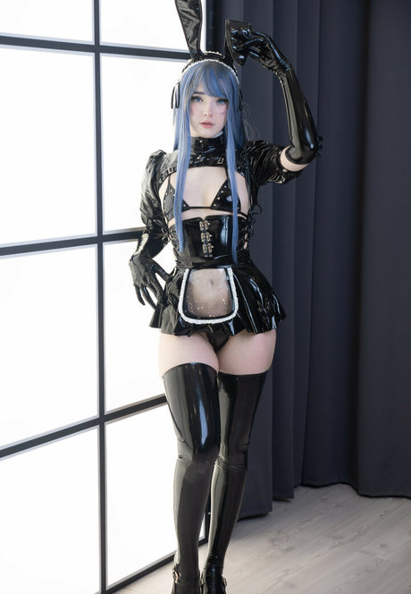 ヌード教師オンリーファンズ ポルノ 写真