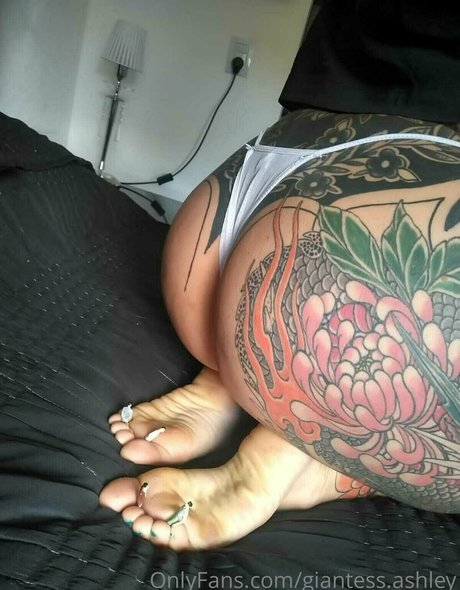 かわいいシーメールオンリーファンズ エロチック 画像