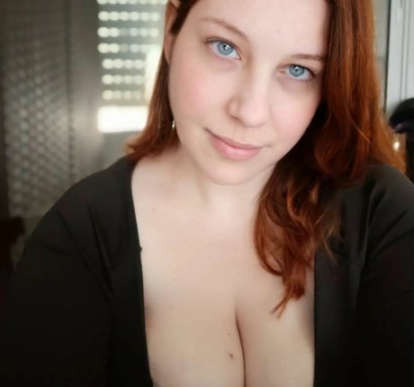 RedheadAnne 美しいポルノスター 写真