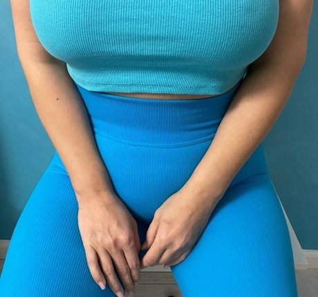 Ella Mom 裸モデル アーカイブ