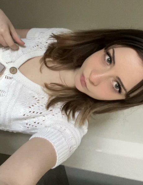 Kelsey Grzybowski スター ヌード 画像