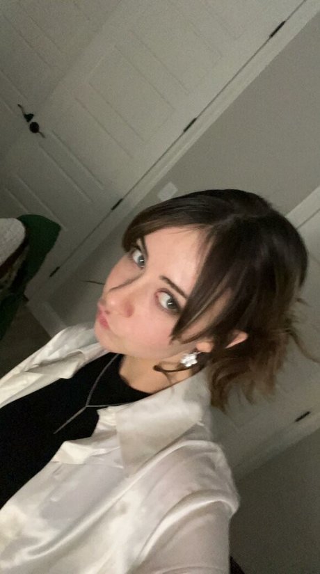 Kelsey Grzybowski ヌードスター 写真