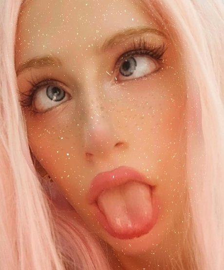 クーガーオンリーファンズ ヌード 画像