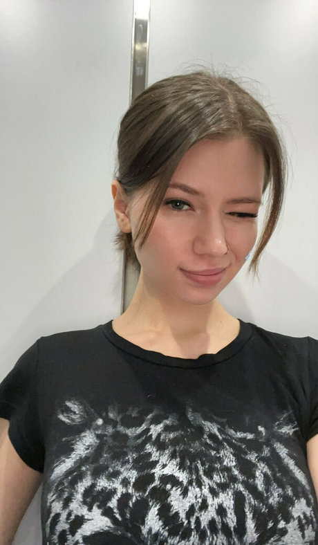 Nicole Kinsley エロティックなスター 写真