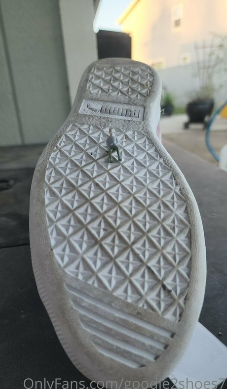 goodie2shoes7 ホットなモデル 写真