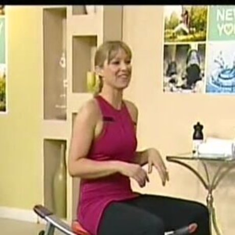 大きなお尻と巨乳のオンリーファンズ セクシー裸 写真