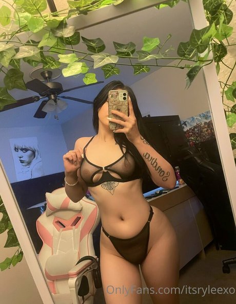 itsazaleaxo ホットモデル 画像