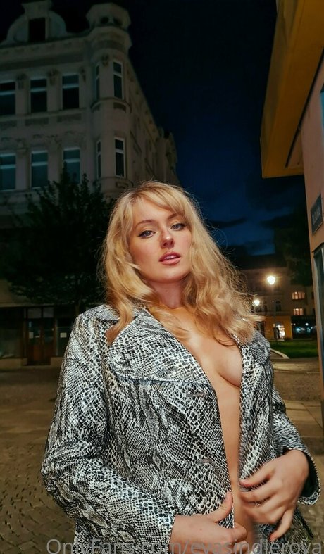 熟女教師オンリーファンズ セクシーヌード 写真