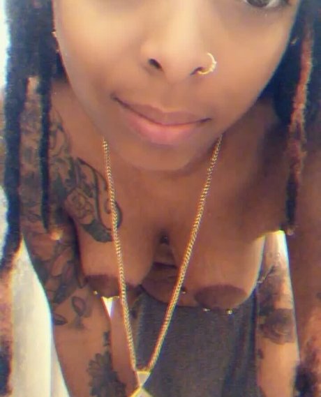 Dannie Ace エロティックモデル 画像