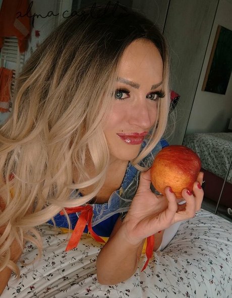 背が高くて巨乳のOnlyFans エロチック 画像