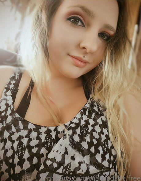 毛深いラテン系オンリーファンズ ホット裸 画像