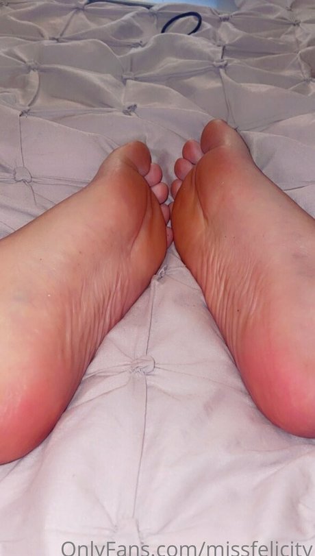 毛深い足のOnlyFans 可愛い 画像