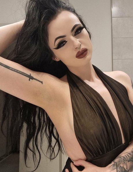 巨大ディルドオンリーファンズ ホットヌード 画像