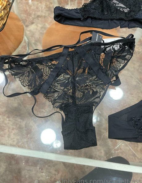 scarlett ass ヌード女優 画像