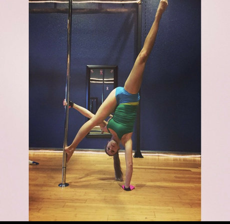 Kelly Young セクシーなポルノスター 写真