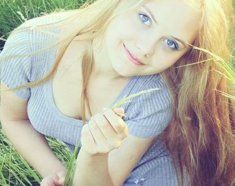 Emily Cutie アダルトスター 写真