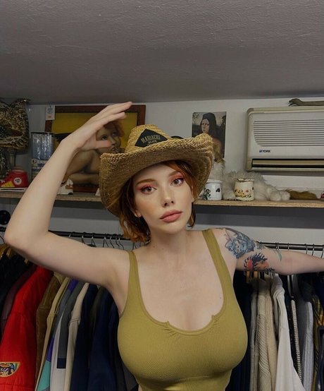 anthealefteria エロティック女優 写真