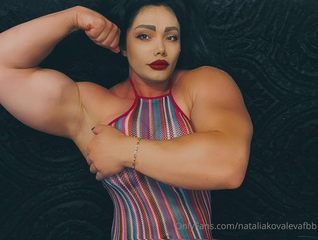 赤毛ティーンオンリーファンズ ホット 写真