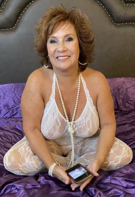 小柄なティーンオンリーファン アートヌード 写真