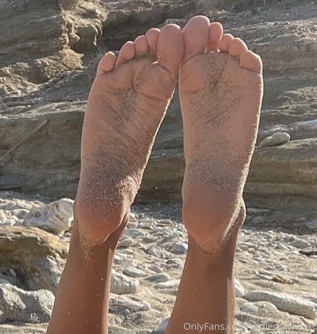 巨乳で曲線美のOnlyFans ヌード ギャラリー